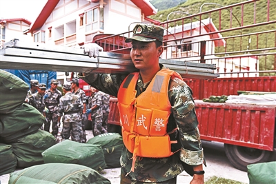 最美逆行者:已記不清背出多少游客