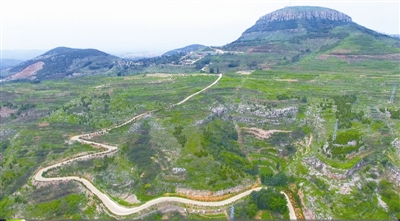 [壯麗70年·奮斗新時代]山路彎彎幾百旋 幾百旋處公交轉