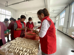 臺(tái)兒莊區(qū)馬蘭屯鎮(zhèn)：愛心水餃情暖敬老院